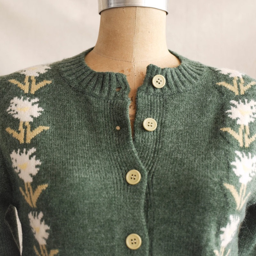 Lovely Green Embroidered Flower Detailed Button Front Cropped Cardigan - Picture 10 of 17